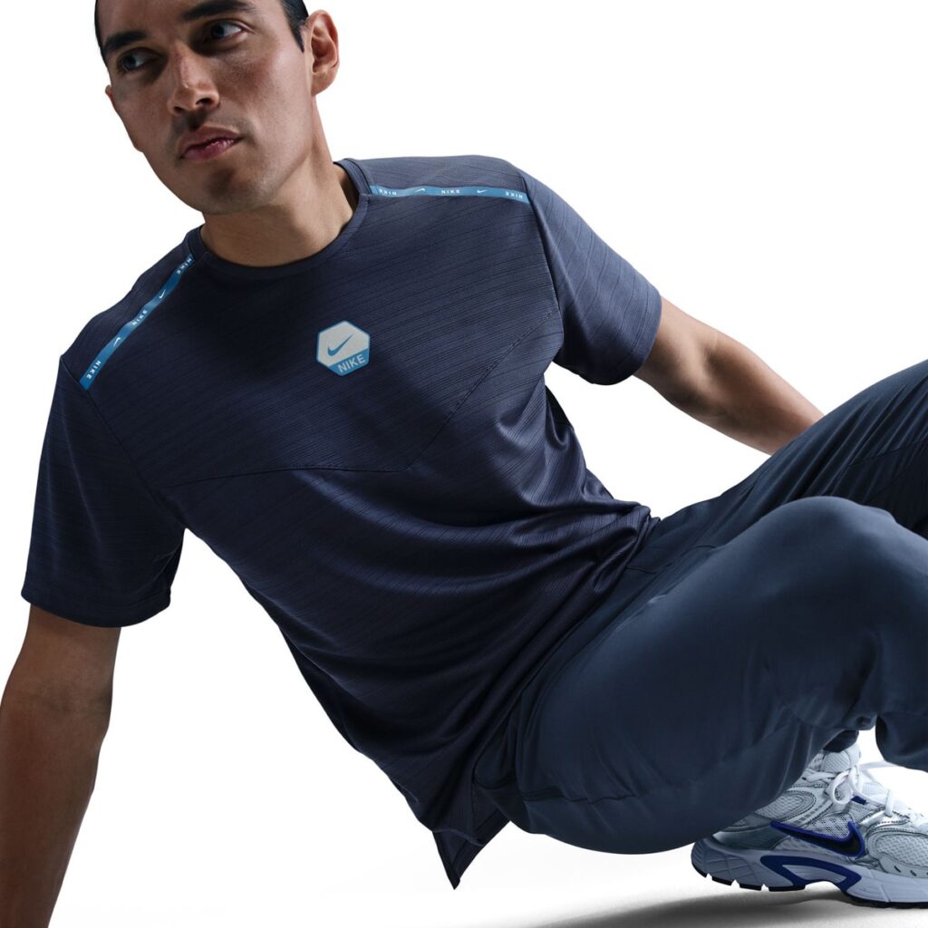 Nike – Camiseta de hombre Sportswear Cs Run Tee Nike. | El Corte Inglés — Fitness y Deportes